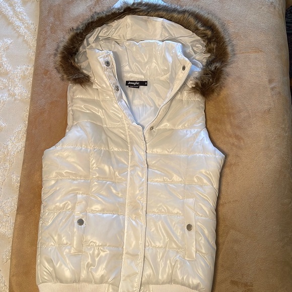 Cream hooded vest - Picture 1 of 5